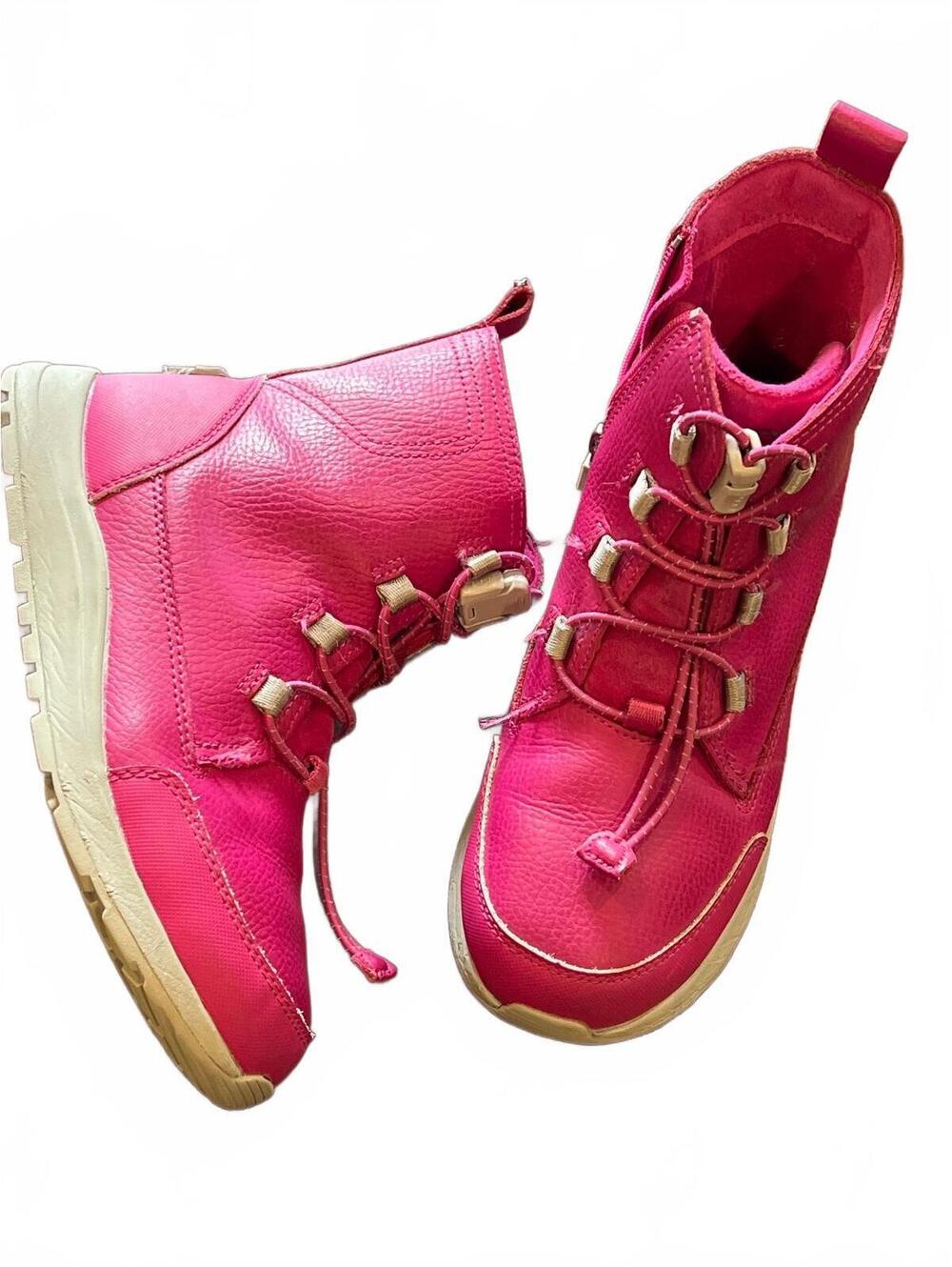 UGG Dinaly Boot girls pink size 3